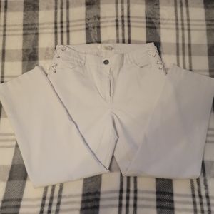 SOLD 89th & Madison White Crop Pants